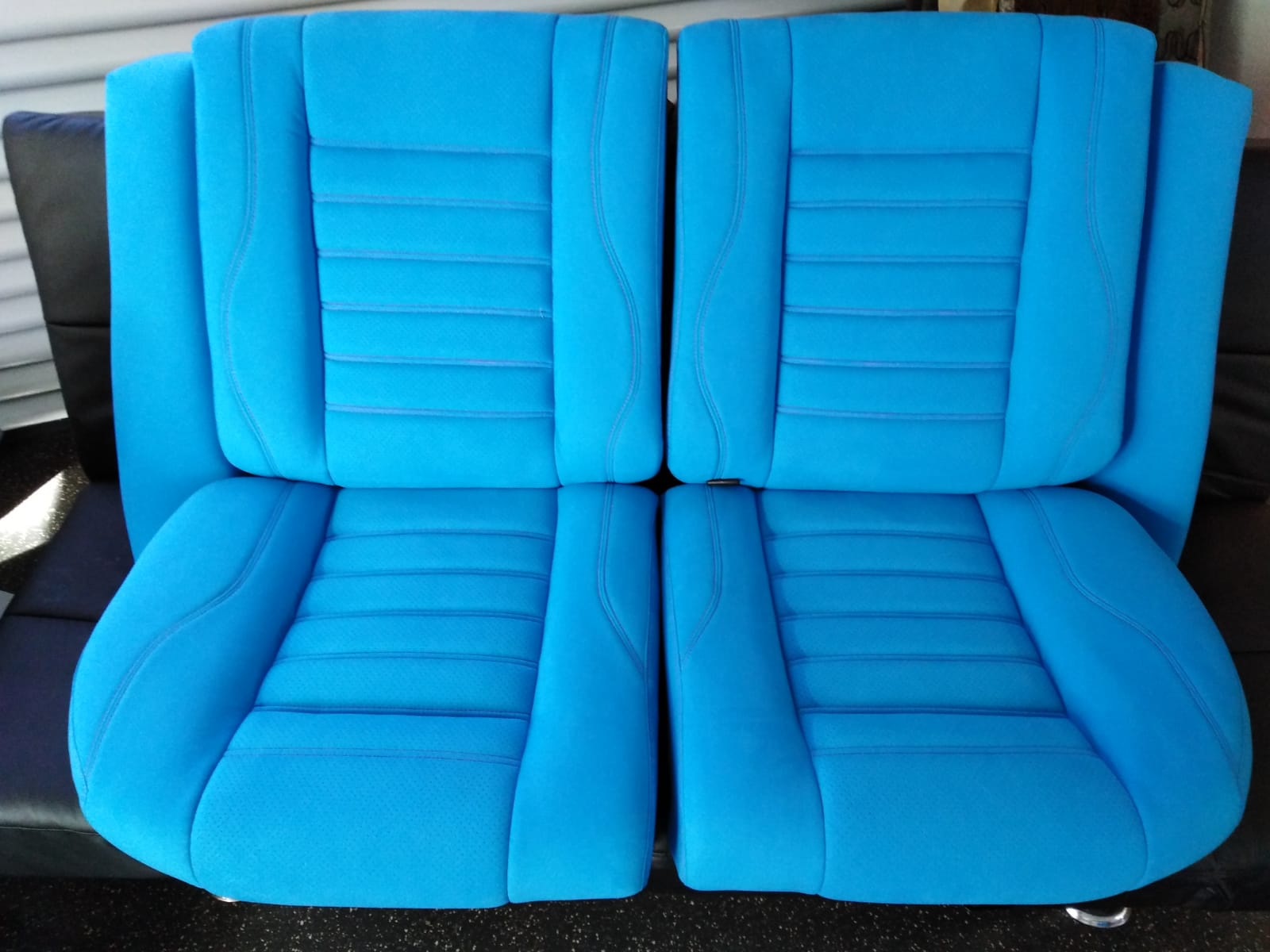 Autositze beziehen K.M. Lederdesign, Polsterer, hinten blau lederverarbeitung beziehen polstern